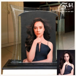 Tác phẫm Tranh Cát Chân Dung - ĐÀM THU TRANG Vợ DOANH NHÂN CƯỜNG DOLA